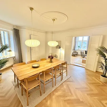 Luxury 4 Bedrooms 176 M2 Water View Location