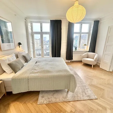 Luxury 4 Bedrooms 176 M2 Water View Location