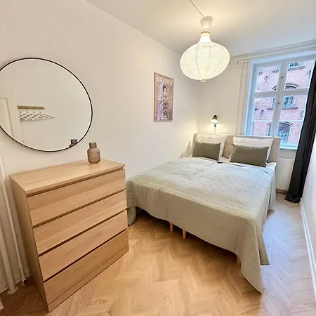 Luxury 4 Bedrooms 176 M2 Water View Location Apartamento *