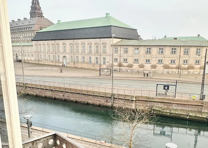Luxury 4 Bedrooms 176 M2 Water View Location *