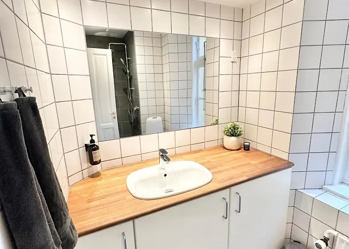 Luxury 4 Bedrooms 176 M2 Water View Location Διαμέρισμα *